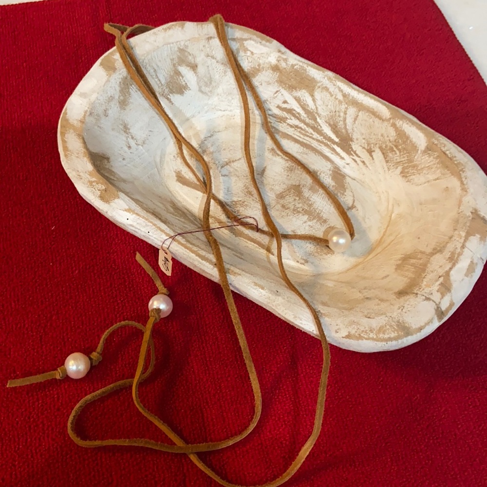 Leather cord and pearls handmade necklace